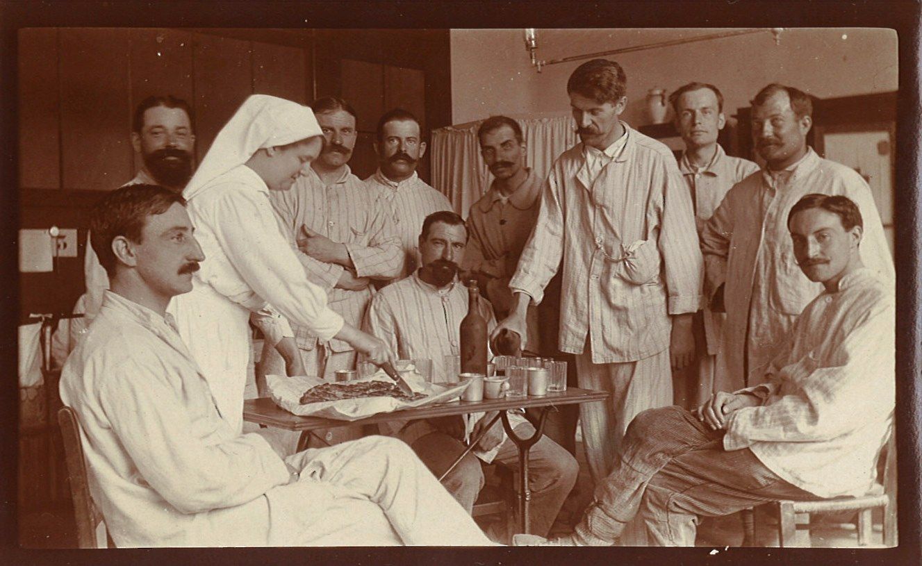 Convalescents lors d’une collation, juillet 1917